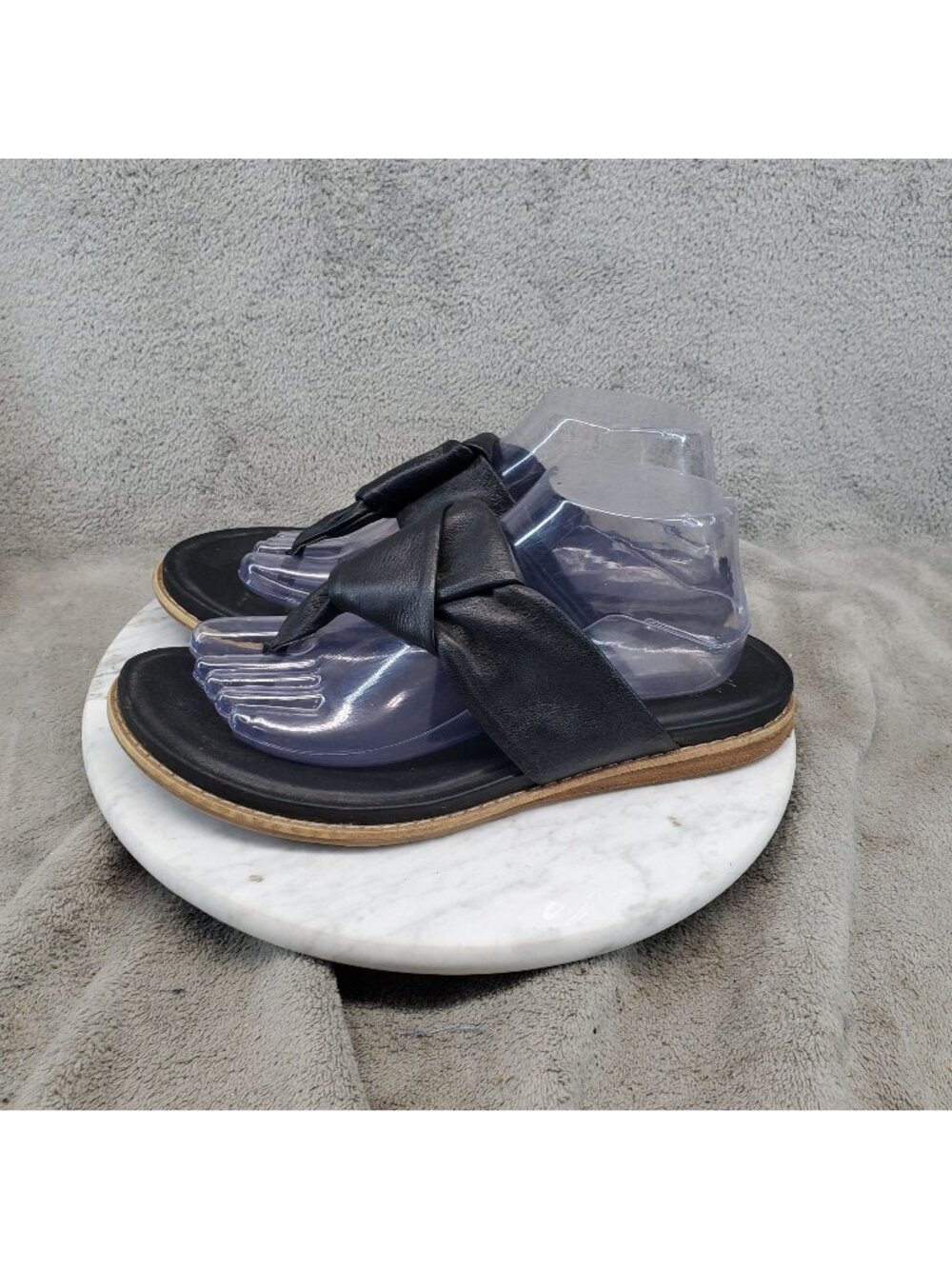 Sofft Shoes Womens Size 9.5 Black Leather Ellyn Thong Sandals *Read*